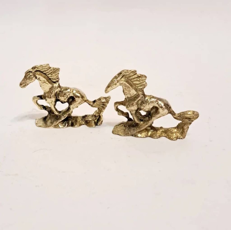 مجسمه اسب فلزی جفت