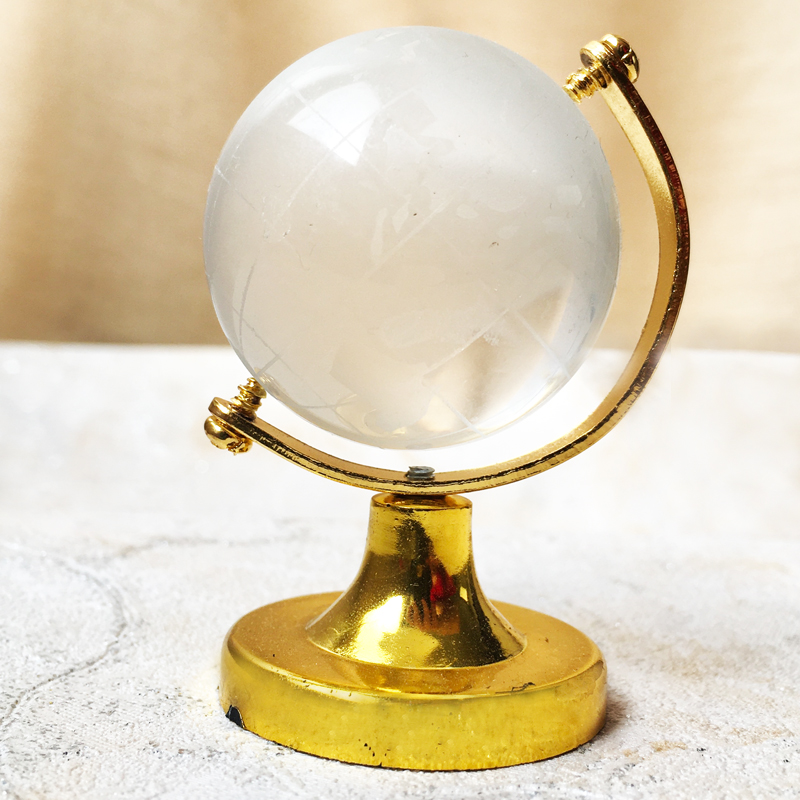 کره کریستالی کوچک طلایی