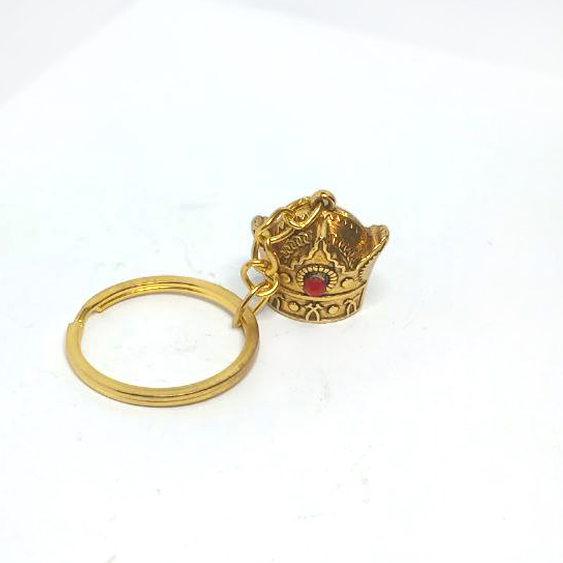جاسوییچی تاج توپر طلایی با نگین قرمز