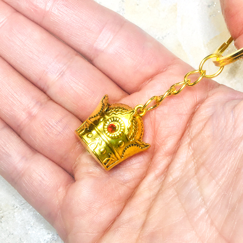 جاسوییچی تاج توپر طلایی با نگین قرمز