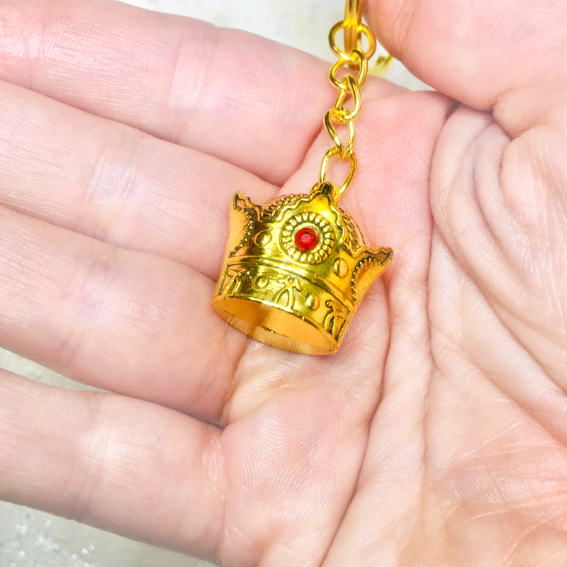 جاسوییچی تاج توپر طلایی با نگین قرمز