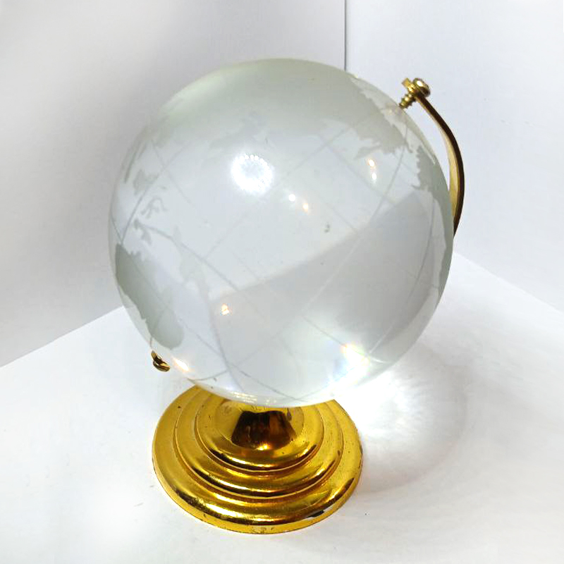 کره کریستالی بزرگ طلایی