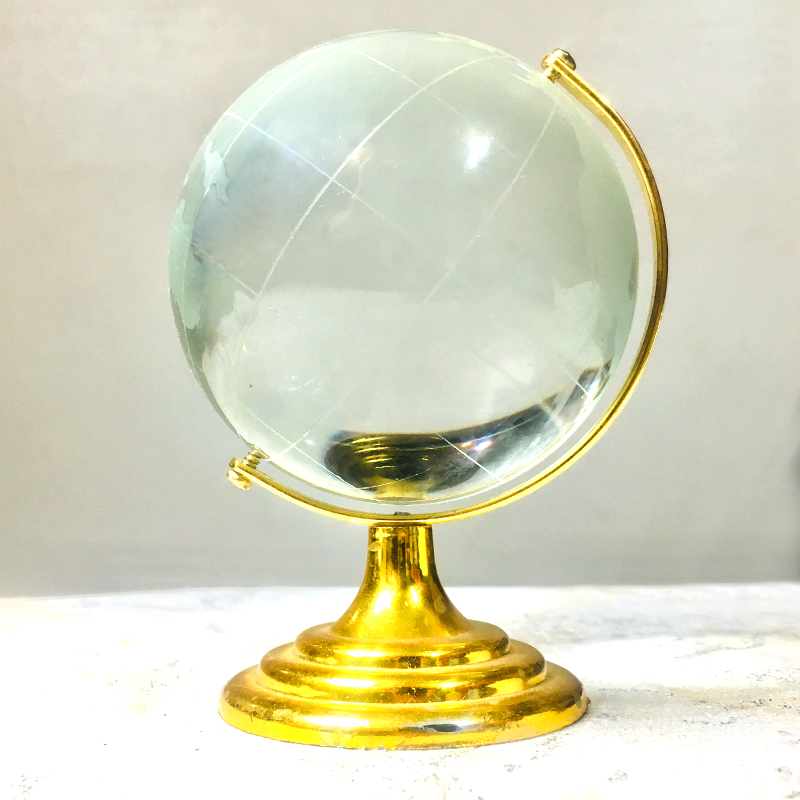 کره کریستالی بزرگ طلایی